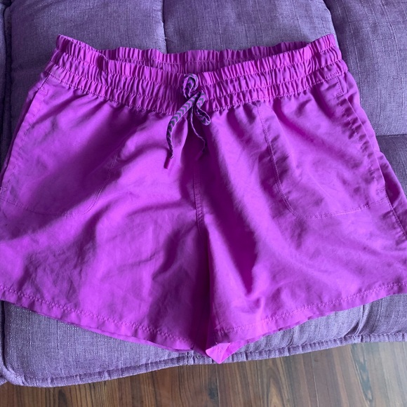 North Face shorts - Picture 2 of 3